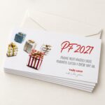 Detail sady novoročenek s barevnými dárečky a přáním do roku 2027.