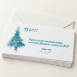 Detail sady novoročenek s tyrkysovým stromkem a přáním do roku 2027.