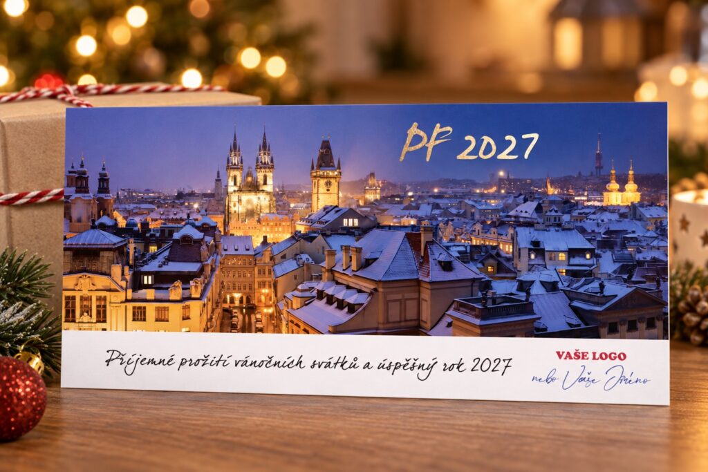 Noční zasněžená Praha – novoročenka ve vánočním zátiší.