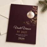 Novoročenka 576 – Perlová noc – PF 2027, perlová ozdoba na tmavém vínovém pozadí, A6 na výšku, ilustrační zátiší