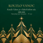Novoročenka 600 – Zelená art deco noc – PF 2027, geometrické zlaté stromečky a hvězdy na smaragdovém pozadí, DL na šířku